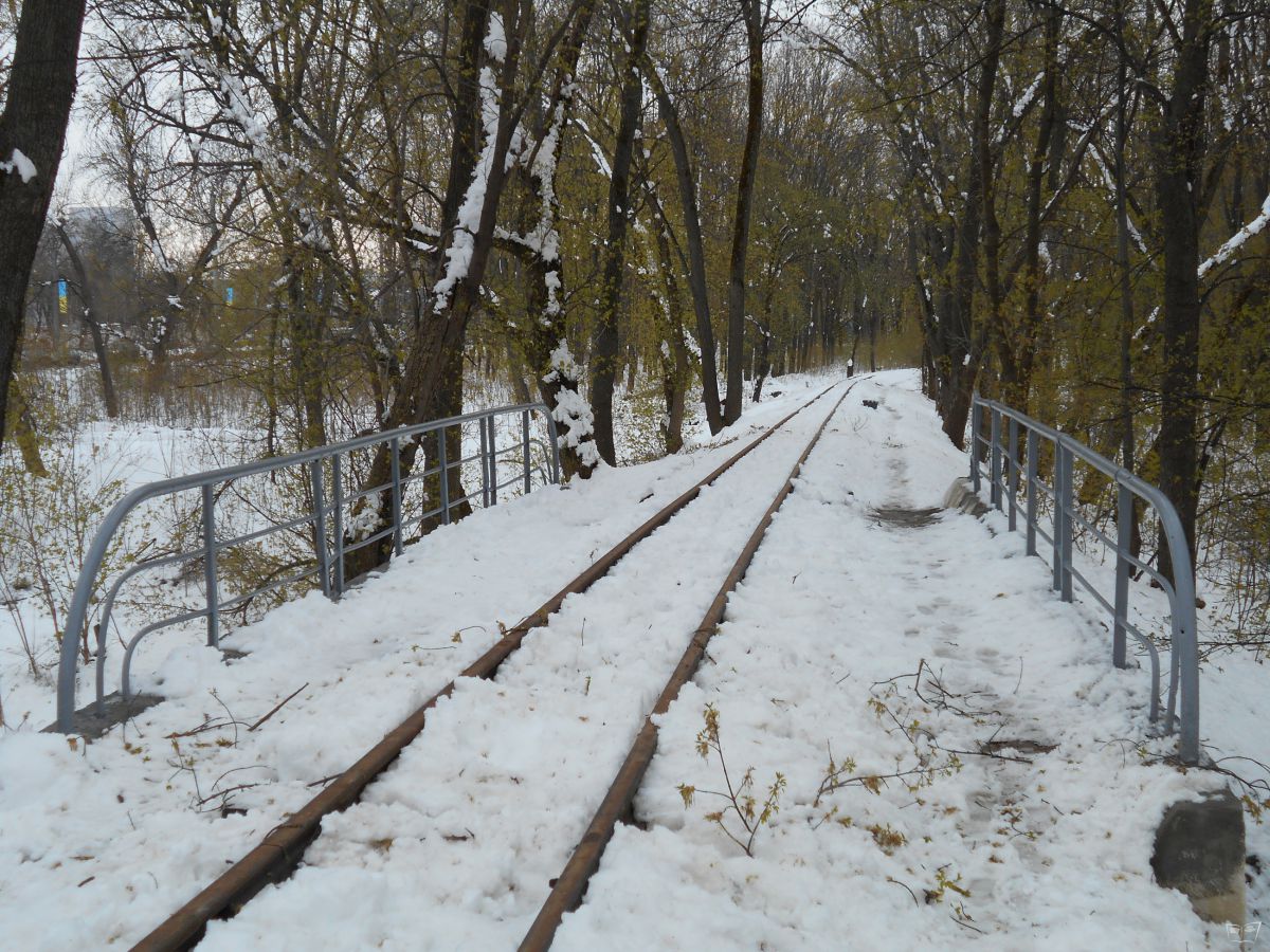 'Красный' мост в снегу