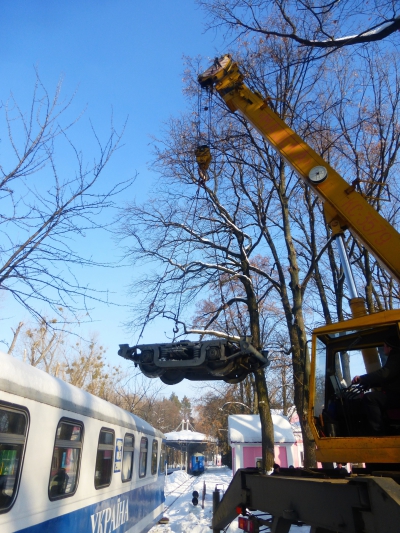 Погрузка тележки в грузовик