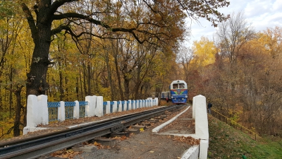 ТУ2-054 с составом 'Украина' на белом мосту